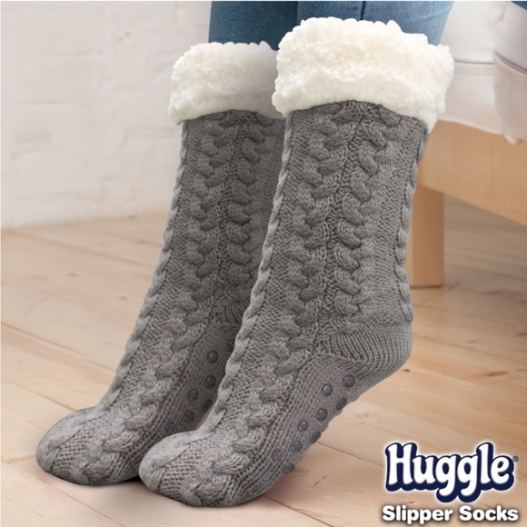 HUGGLE Fleece Slipper Crew Socks & Plush Blanket Scarf Set - Gray - Picture 2 of 10